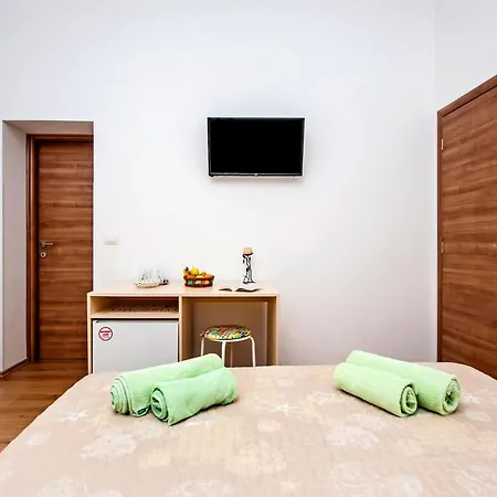 & Chiara Πανσιόν 3*