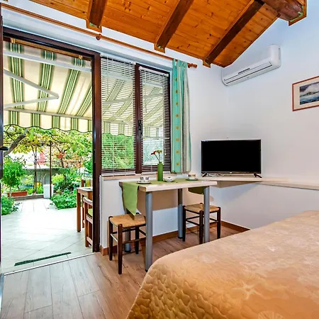 Πανσιόν & Chiara 3*