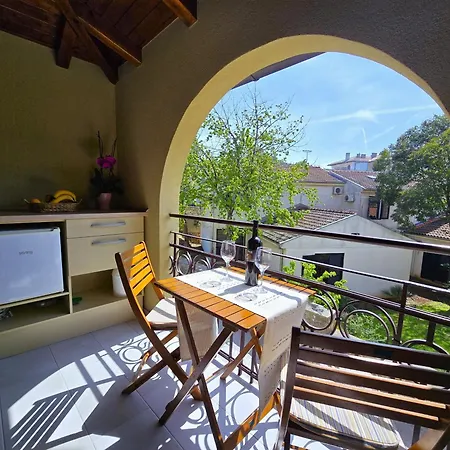 & Chiara Πανσιόν 3*