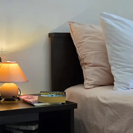 & Chiara Ρόβινι