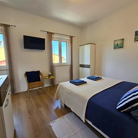 Πανσιόν & Chiara