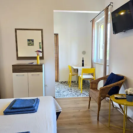 Πανσιόν & Chiara 3*