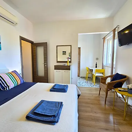 Πανσιόν & Chiara Ρόβινι