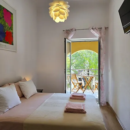 Πανσιόν & Chiara Ρόβινι