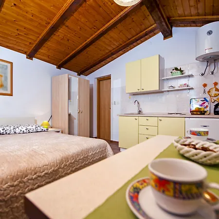 Πανσιόν & Chiara 3*