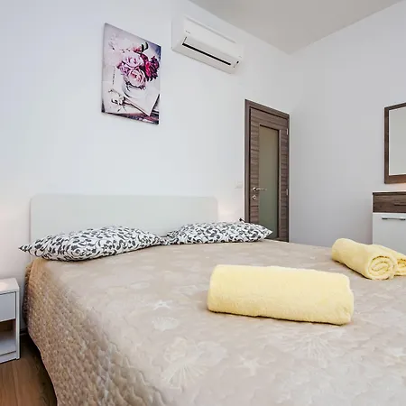 Πανσιόν & Chiara 3*