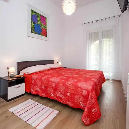 & Chiara Πανσιόν Ρόβινι