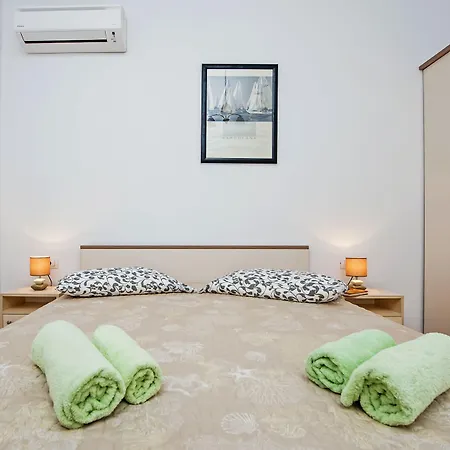 Affittacamere Apartments&rooms Chiara 3*