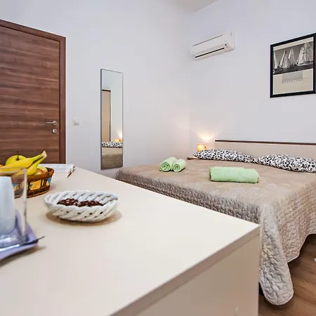 & Chiara Πανσιόν 3*