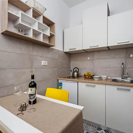 Apartments&rooms Chiara