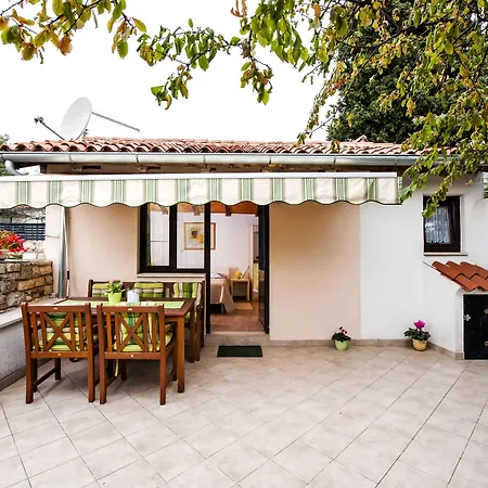 & Chiara Πανσιόν 3*