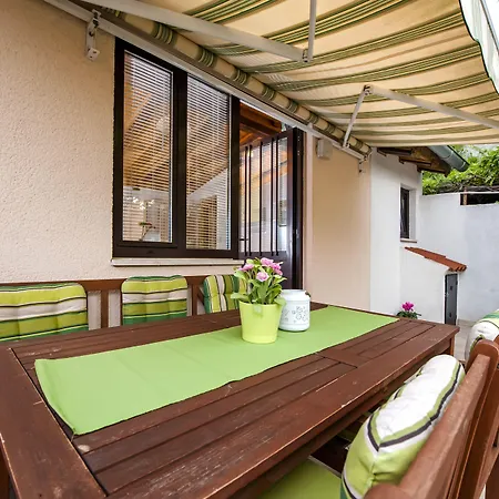 Πανσιόν & Chiara 3*