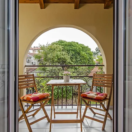 & Chiara Πανσιόν Ρόβινι