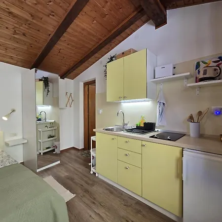 Apartments&rooms Chiara 3*