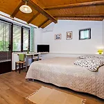 Affittacamere Apartments&rooms Chiara 3*